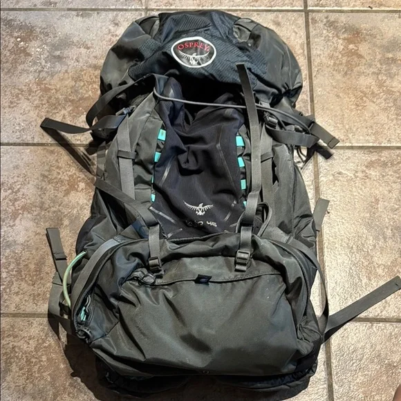 OSPREY Kyte 46 Frame Backpack WS/WM (16-20 in) Gray w/ Teal Accent - Picture 1 of 4